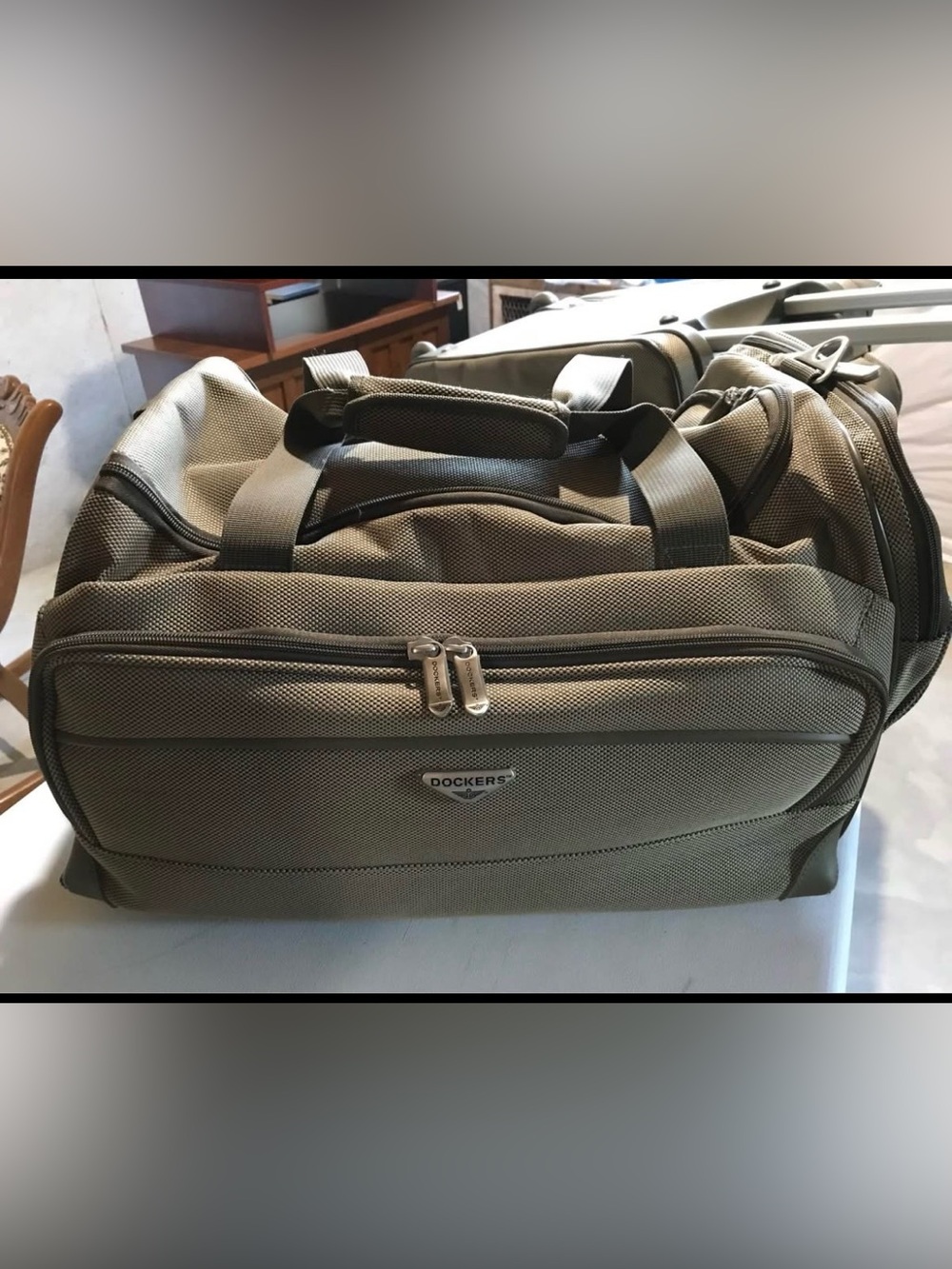 Dockers Rolling Duffel Bag EUC!